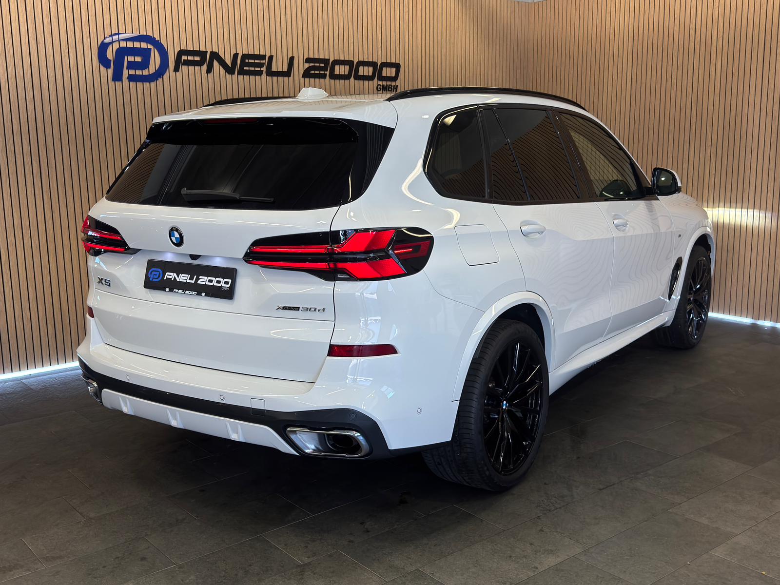 BMW X5 xDrive 48V 30d M Sport Pro Steptronic-showroom-element-3