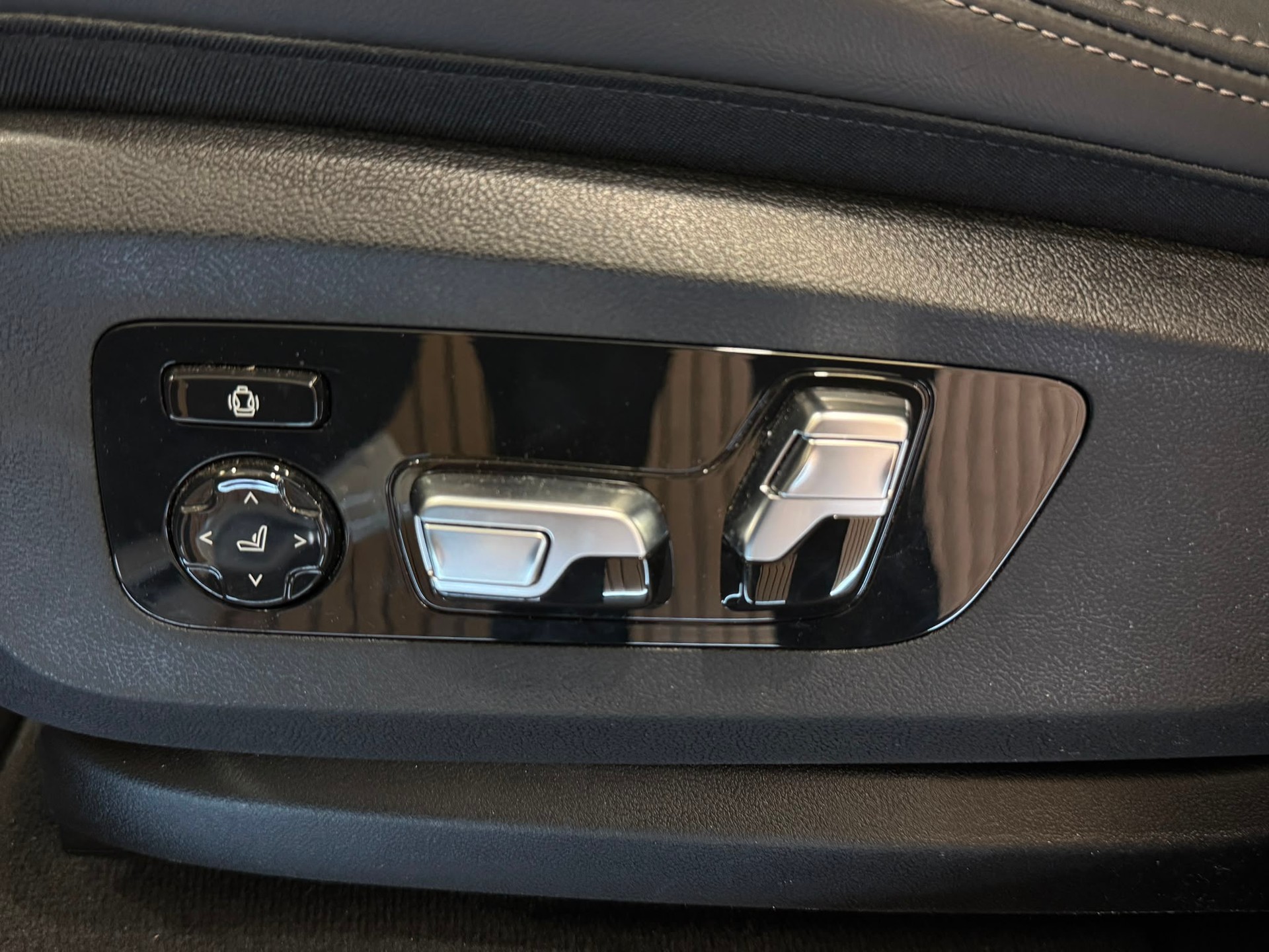 BMW X5 xDrive 48V 30d M Sport Pro Steptronic-image-27