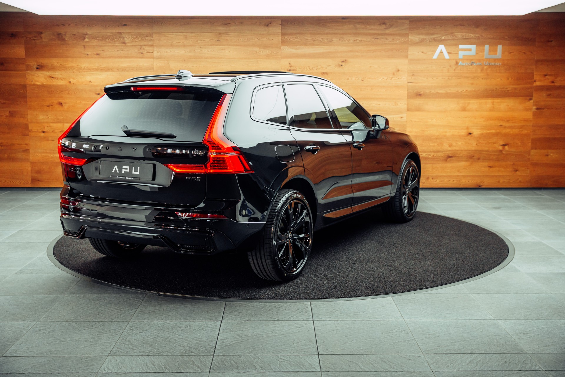 VOLVO XC60 B5 Benzin Mild Hybrid AWD Ultra Dark Geartronic-image-1
