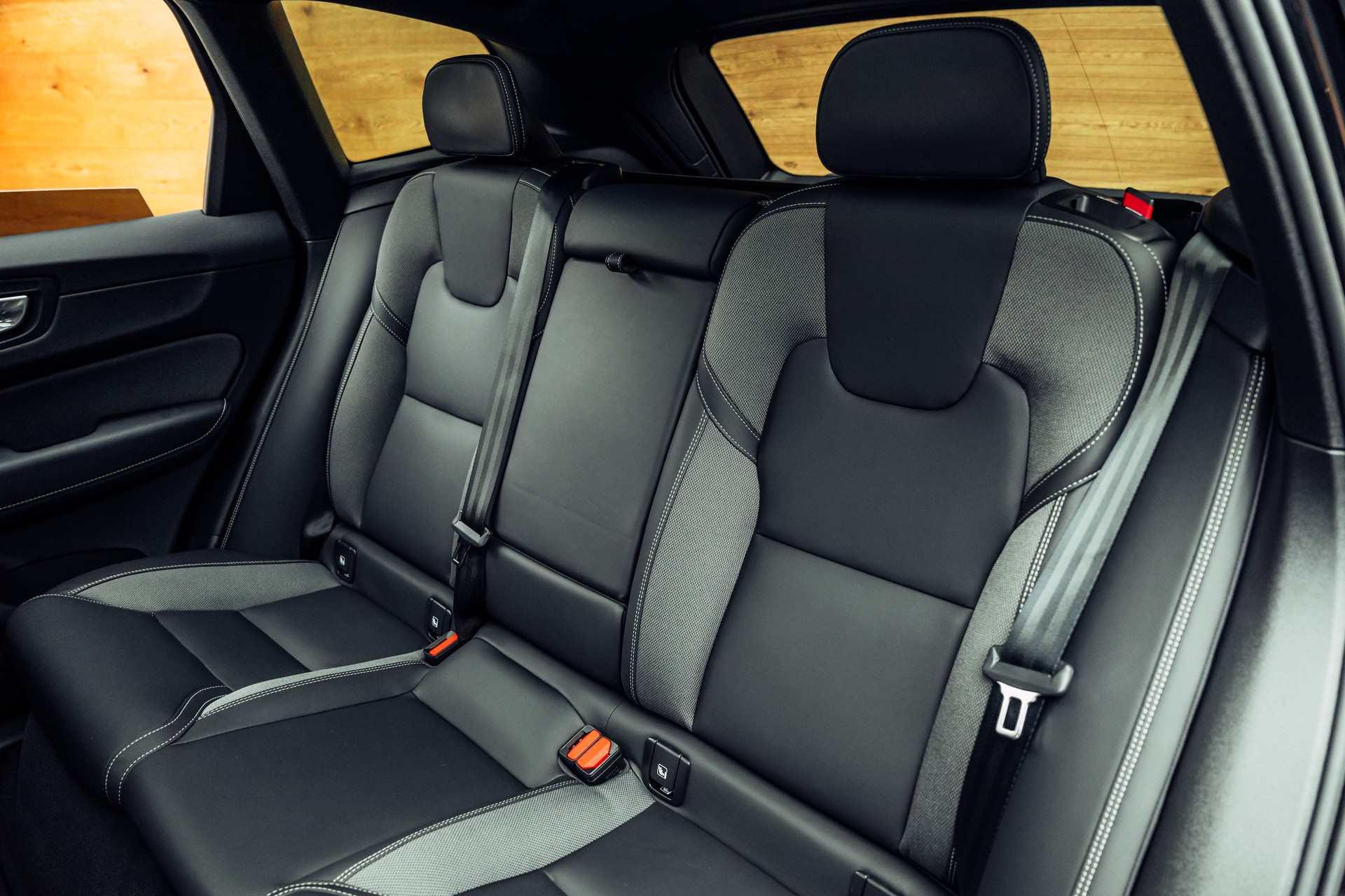 VOLVO XC60 B5 Benzin Mild Hybrid AWD Ultra Dark Geartronic-image-8