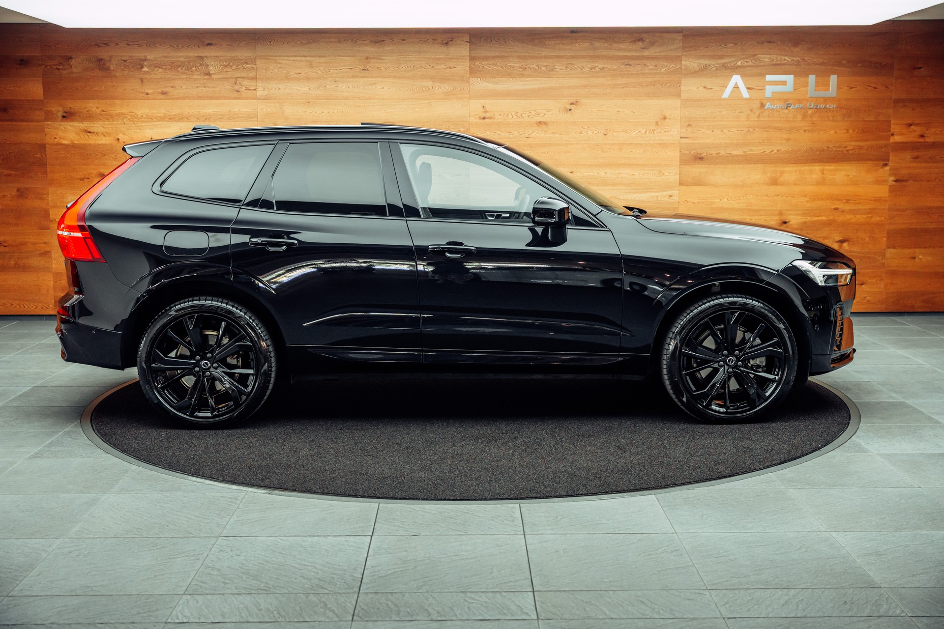 VOLVO XC60 B5 Benzin Mild Hybrid AWD Ultra Dark Geartronic-image-11