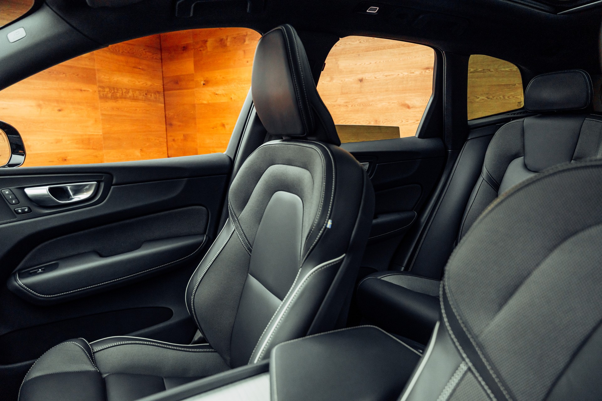 VOLVO XC60 B5 Benzin Mild Hybrid AWD Ultra Dark Geartronic-image-7