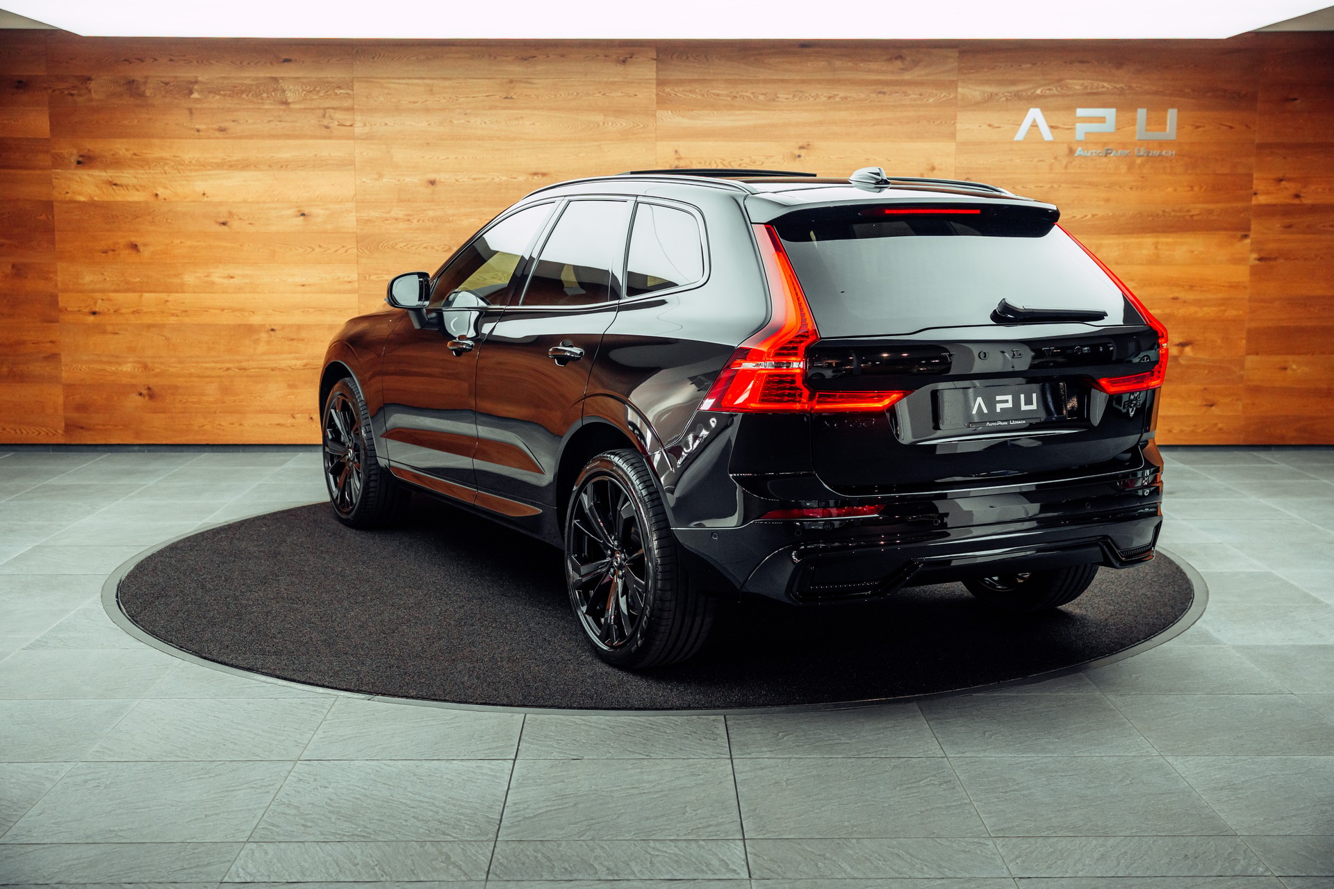 VOLVO XC60 B5 Benzin Mild Hybrid AWD Ultra Dark Geartronic-image-2