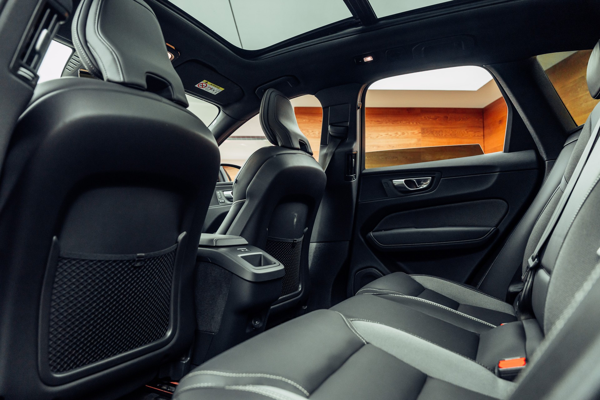 VOLVO XC60 B5 Benzin Mild Hybrid AWD Ultra Dark Geartronic-image-9