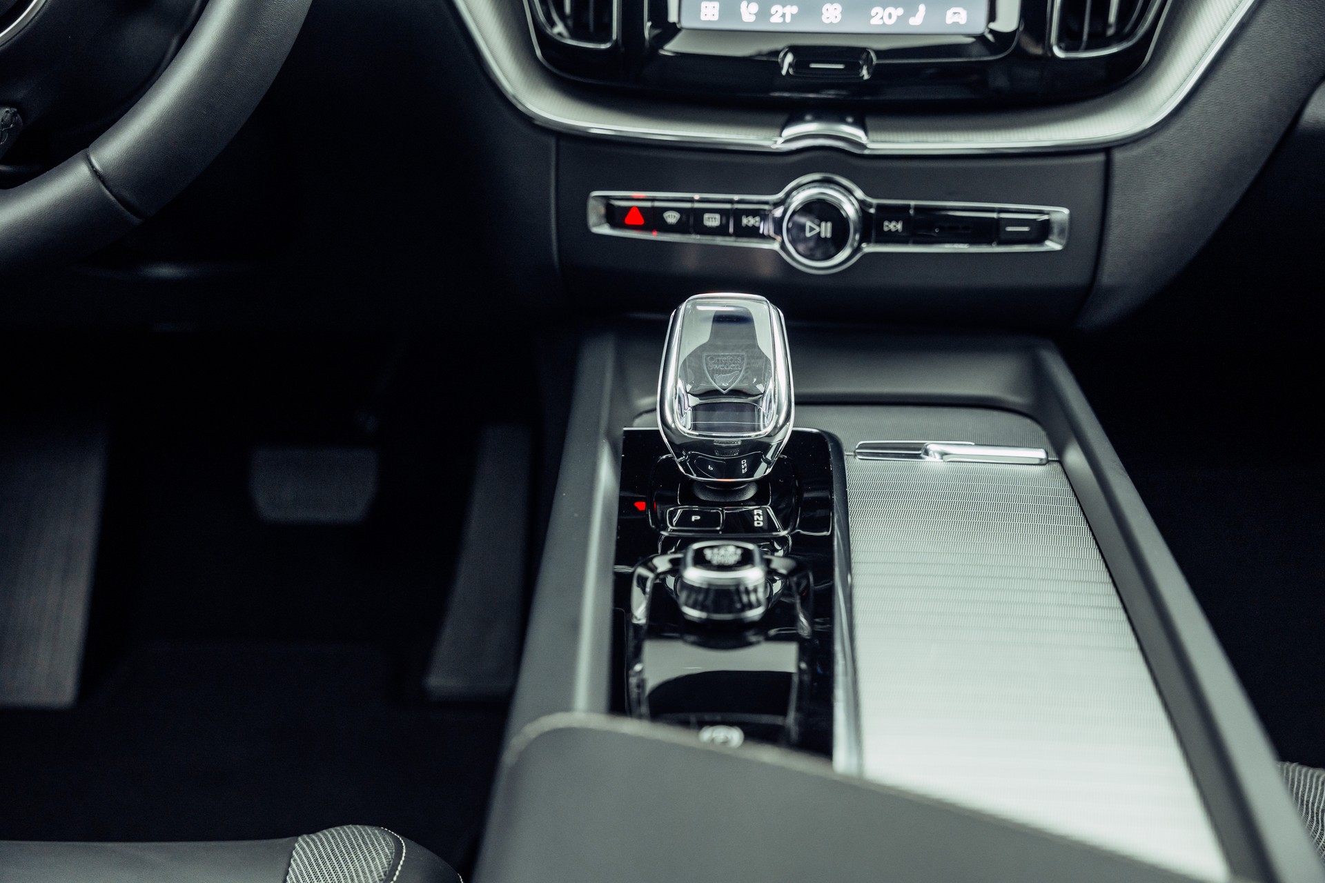 VOLVO XC60 B5 Benzin Mild Hybrid AWD Ultra Dark Geartronic-image-15