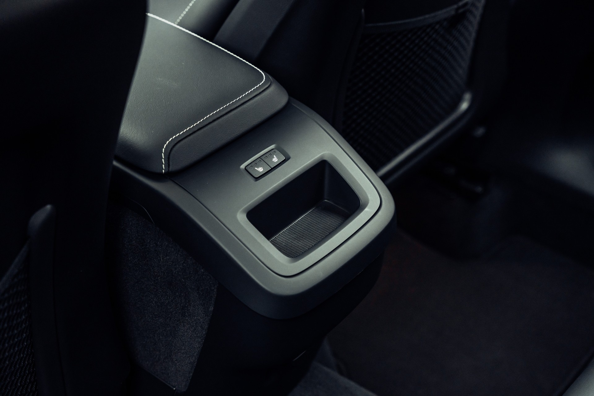 VOLVO XC60 B5 Benzin Mild Hybrid AWD Ultra Dark Geartronic-image-16