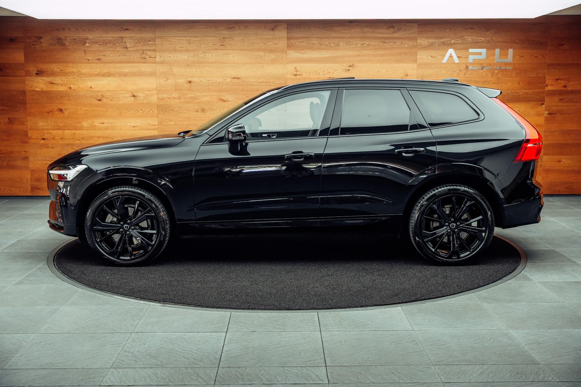 VOLVO XC60 B5 Benzin Mild Hybrid AWD Ultra Dark Geartronic-image-10