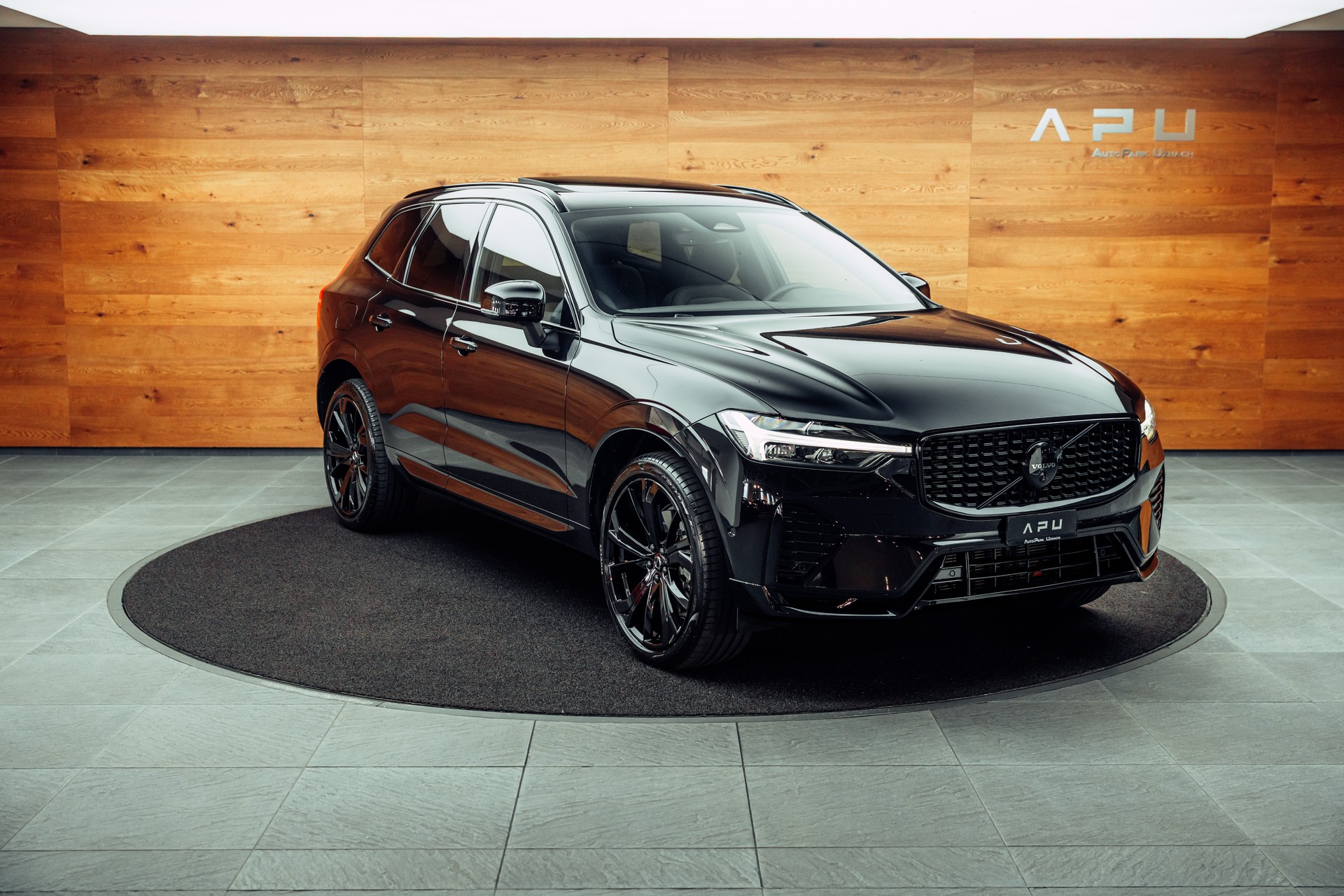 VOLVO XC60 B5 Benzin Mild Hybrid AWD Ultra Dark Geartronic-image-0