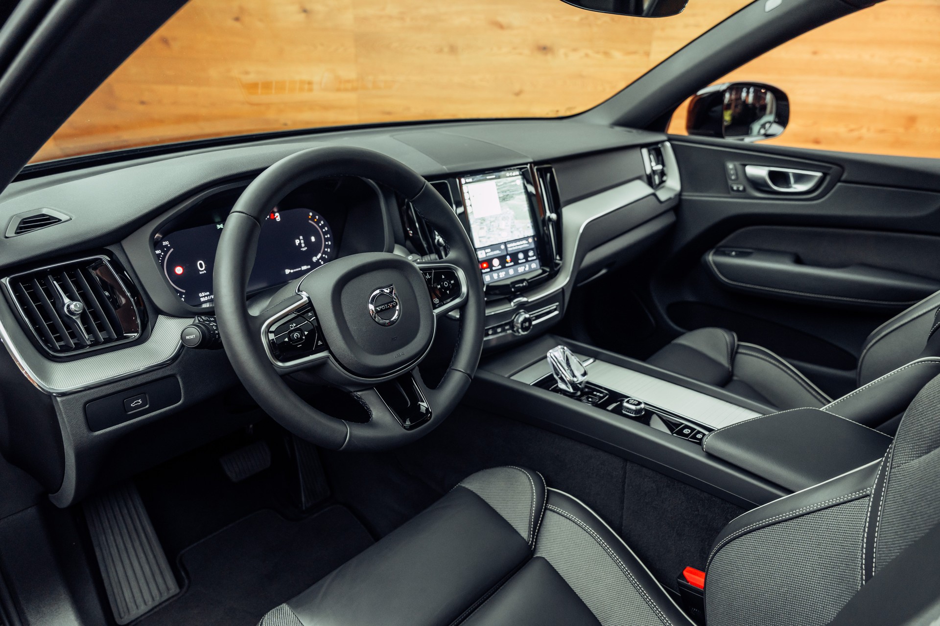 VOLVO XC60 B5 Benzin Mild Hybrid AWD Ultra Dark Geartronic-image-5