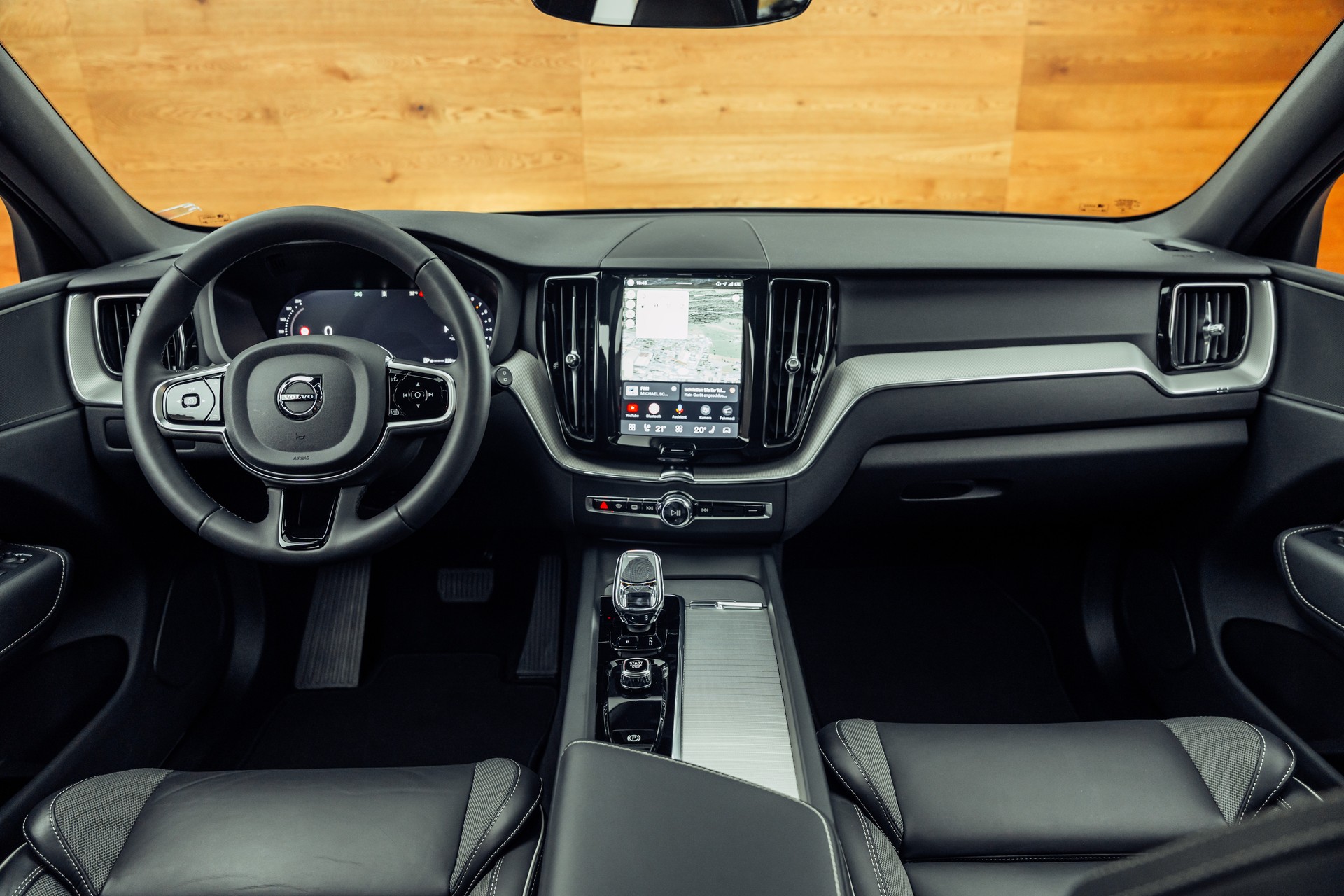 VOLVO XC60 B5 Benzin Mild Hybrid AWD Ultra Dark Geartronic-image-4