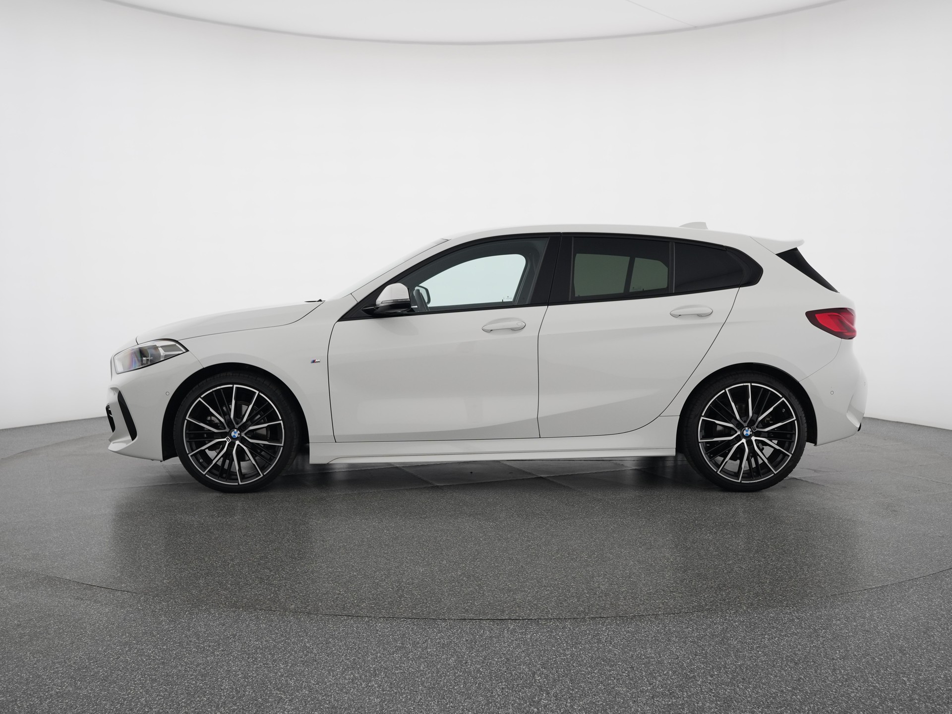 BMW 1-Series 118d M Sport-image-1