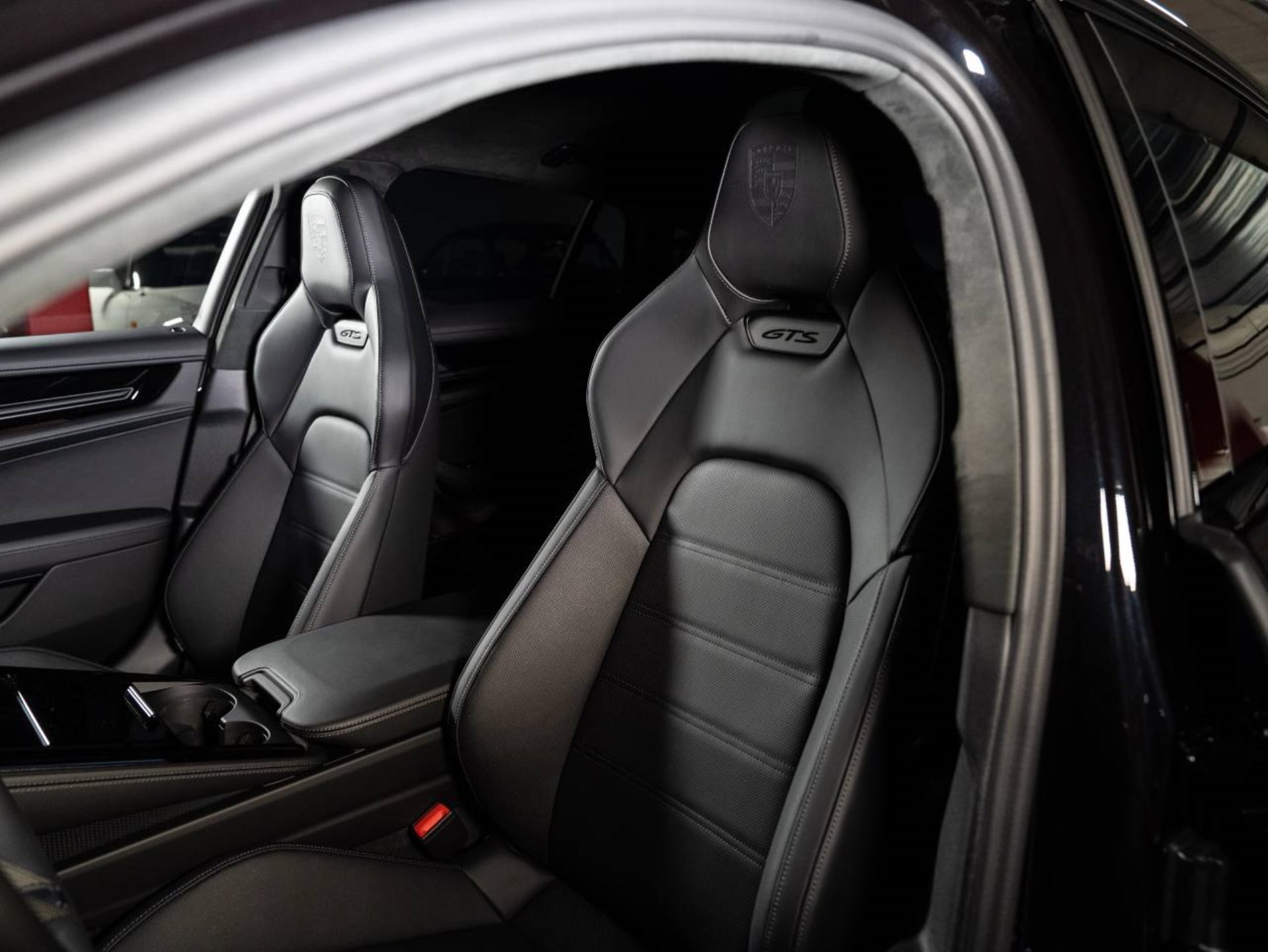 PORSCHE Panamera GTS-image-8