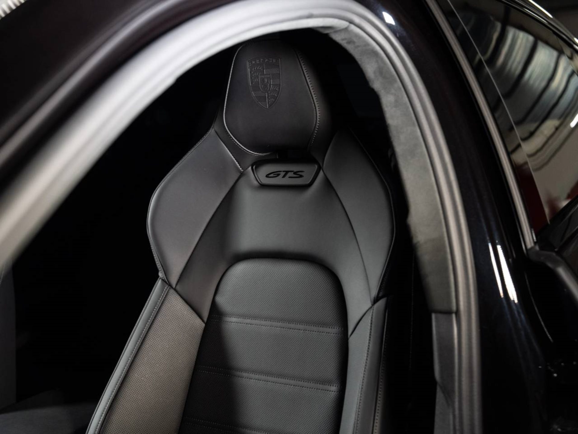 PORSCHE Panamera GTS-image-16