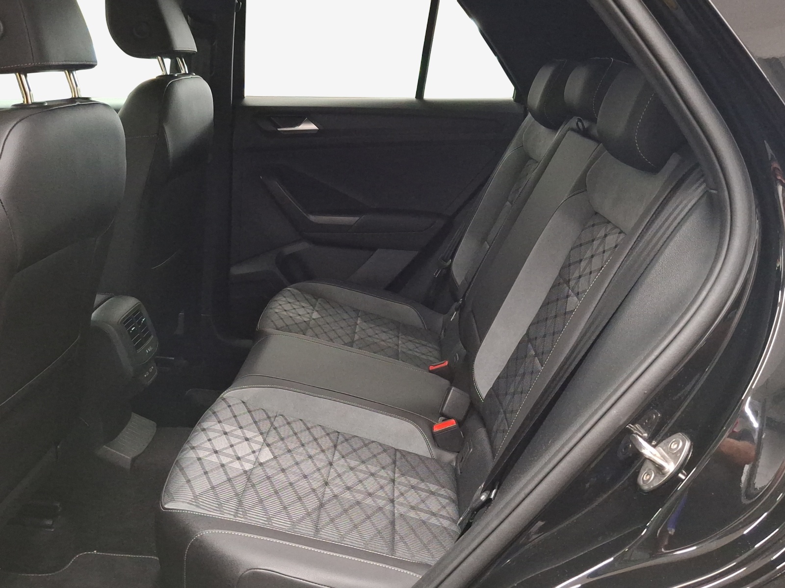 VW T-Roc 2.0 TSI R-Line DSG 4Motion-image-11