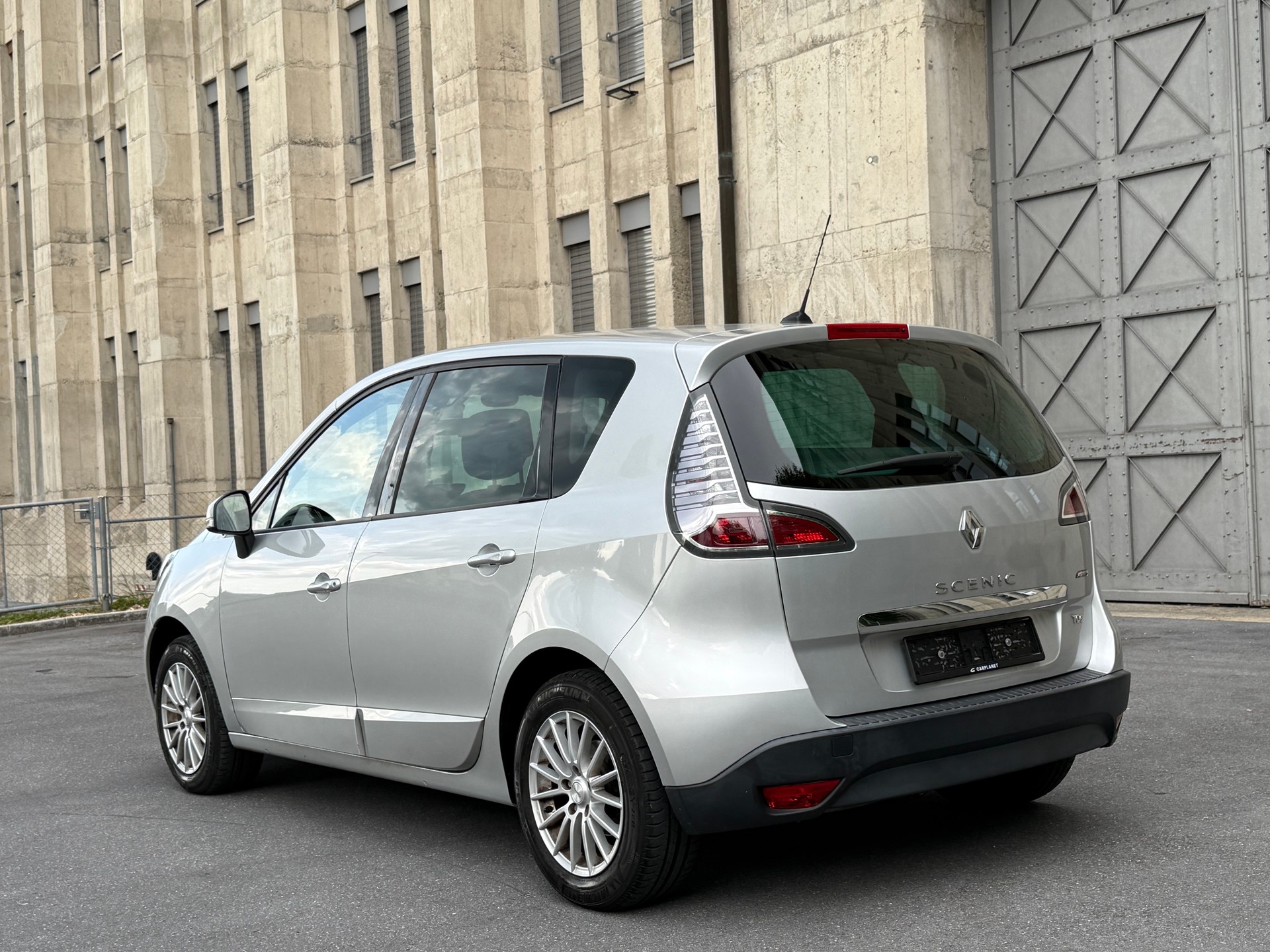RENAULT Scénic 1.2 16V Turbo Swiss Edition-image-2