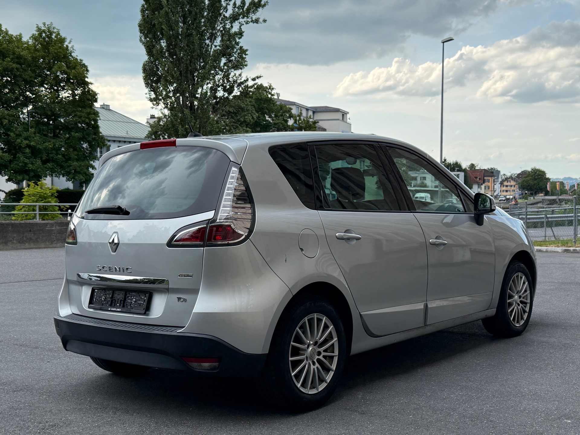 RENAULT Scénic 1.2 16V Turbo Swiss Edition-image-9
