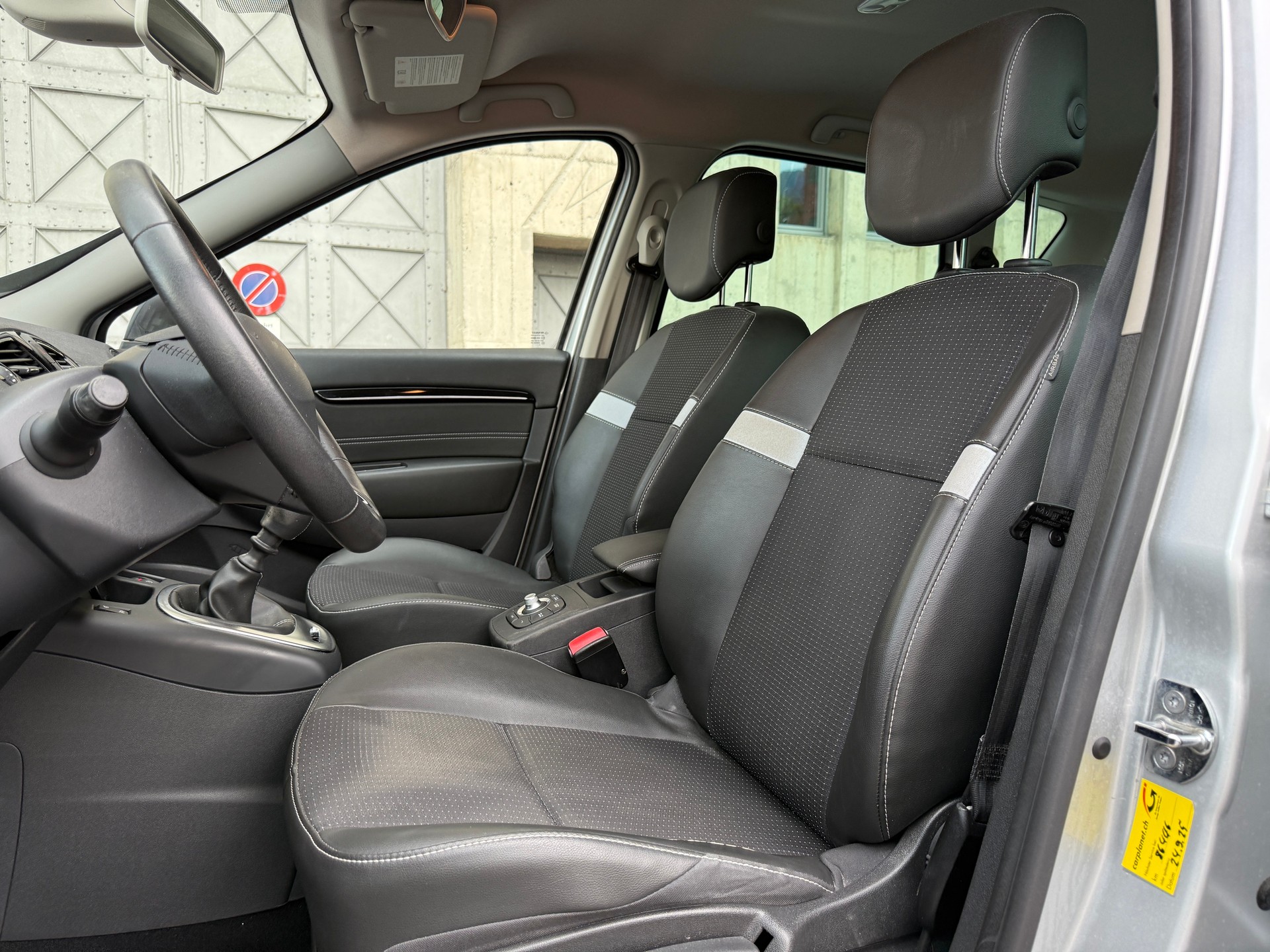 RENAULT Scénic 1.2 16V Turbo Swiss Edition-image-4