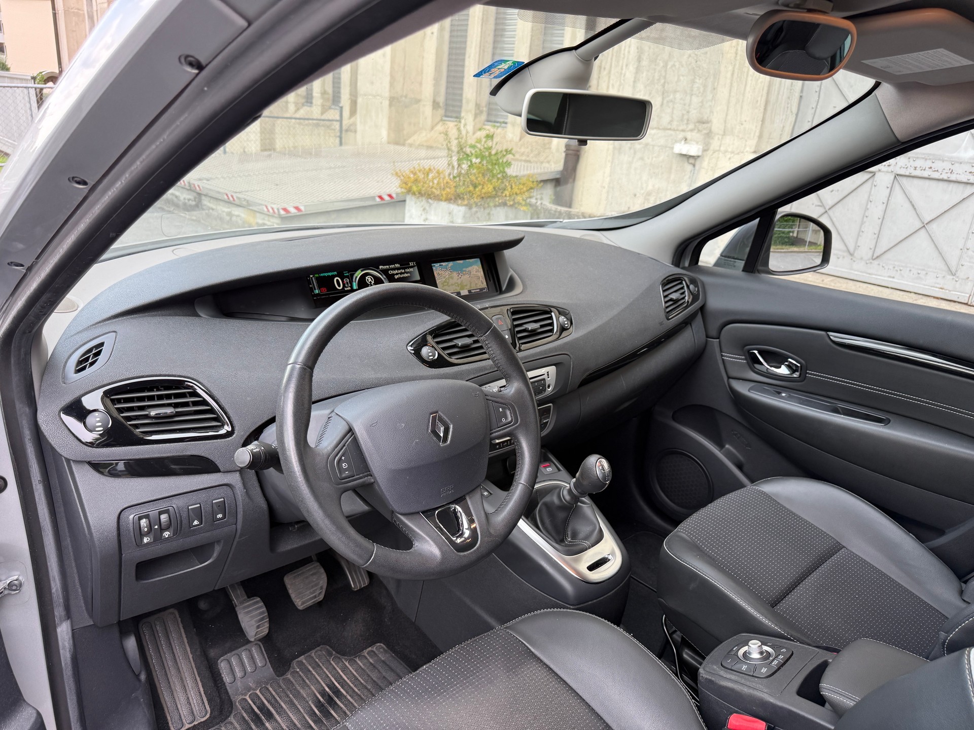 RENAULT Scénic 1.2 16V Turbo Swiss Edition-image-5
