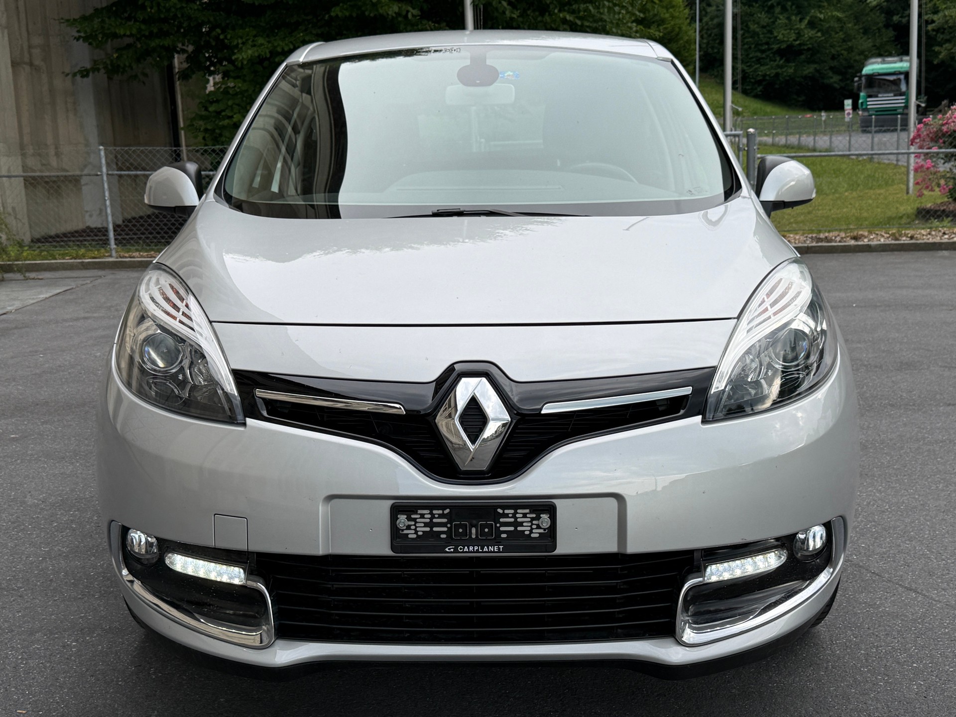 RENAULT Scénic 1.2 16V Turbo Swiss Edition-image-3