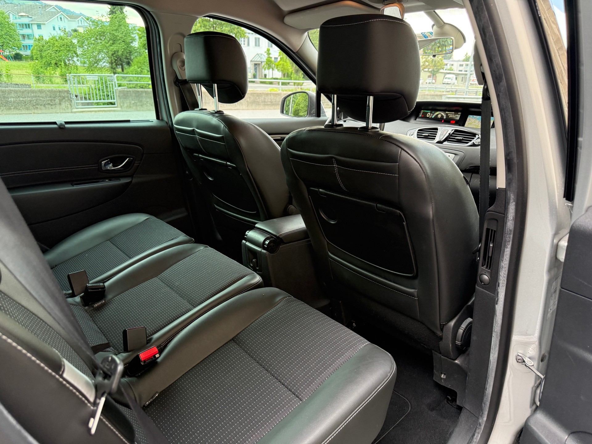 RENAULT Scénic 1.2 16V Turbo Swiss Edition-image-7