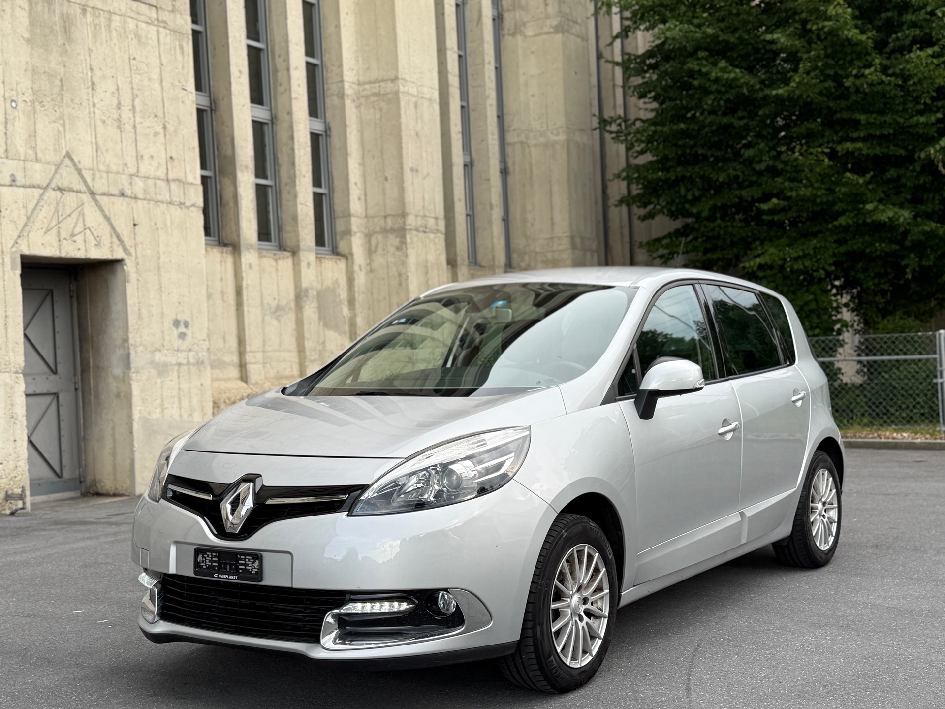 RENAULT Scénic 1.2 16V Turbo Swiss Edition-image-0