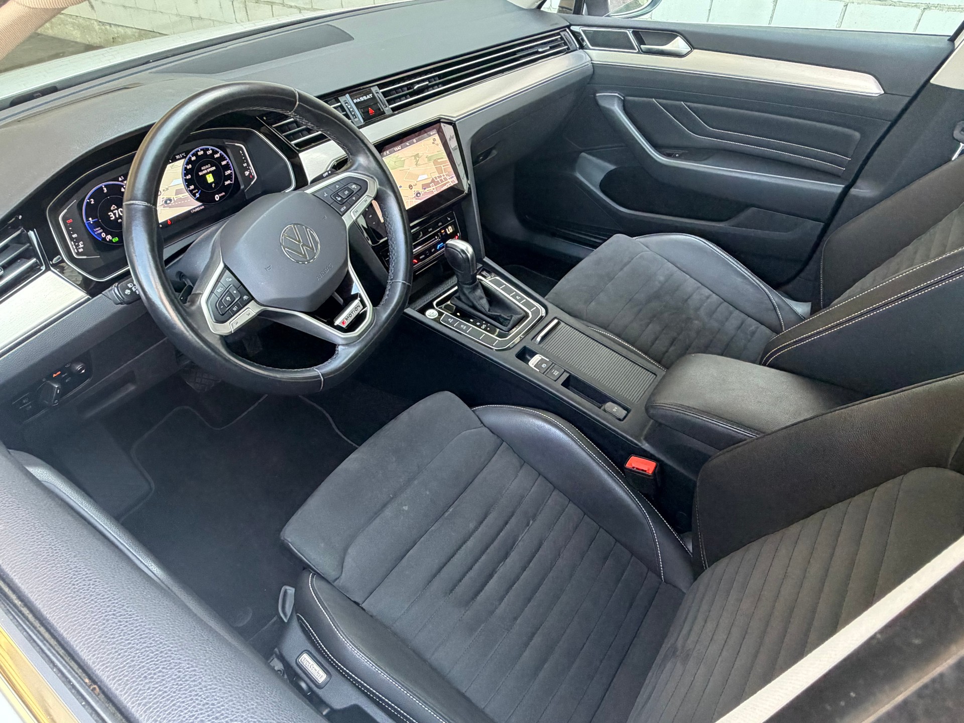 VW Passat 2.0 TDI BMT Elegance 4Motion DSG-image-5