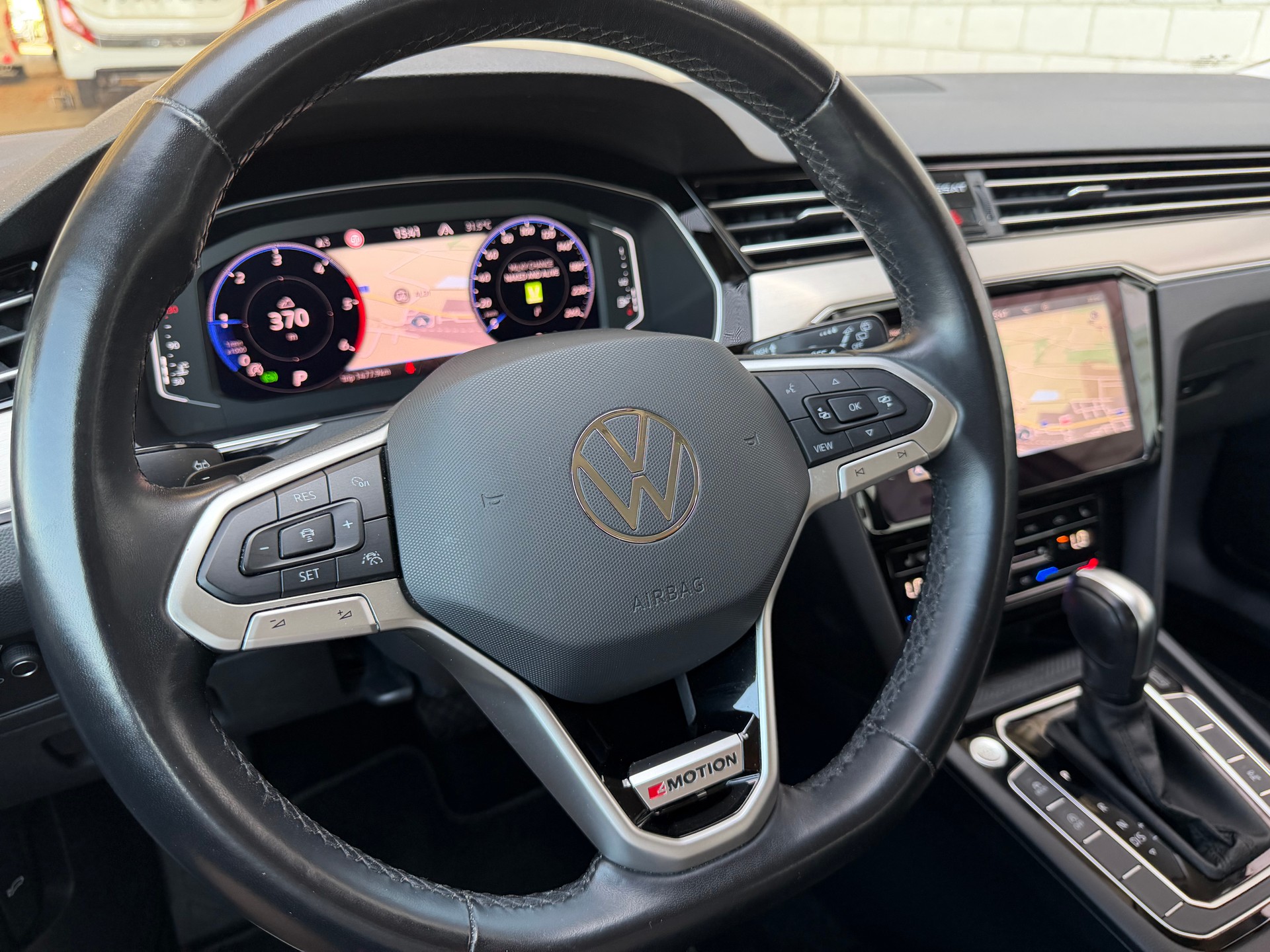 VW Passat 2.0 TDI BMT Elegance 4Motion DSG-image-6