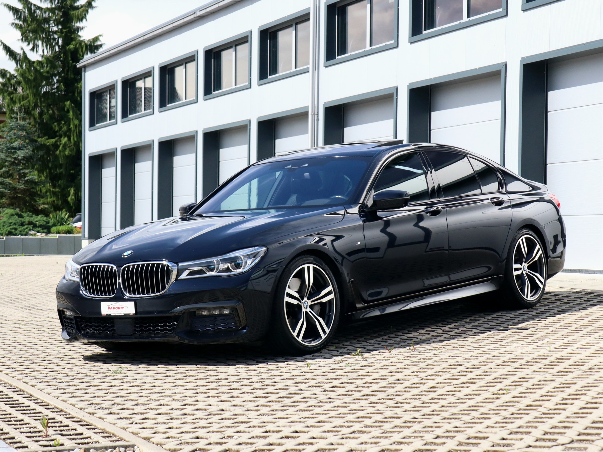 BMW 750i xDrive M Sportpaket Steptronic (CH)-image-0