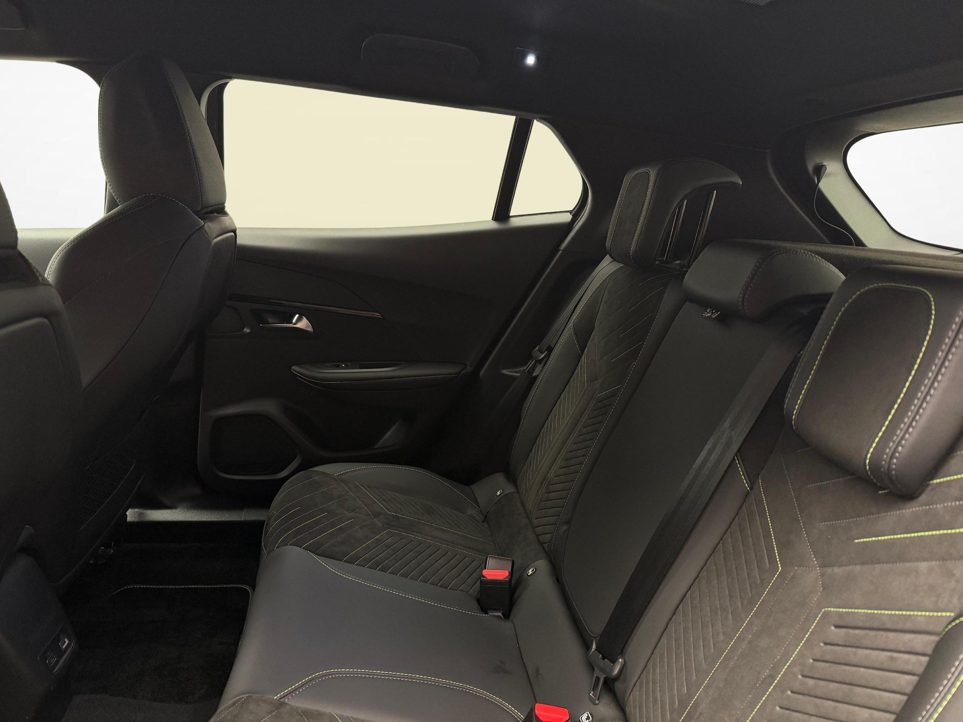 PEUGEOT 2008 1.2 Hybrid GT-image-10