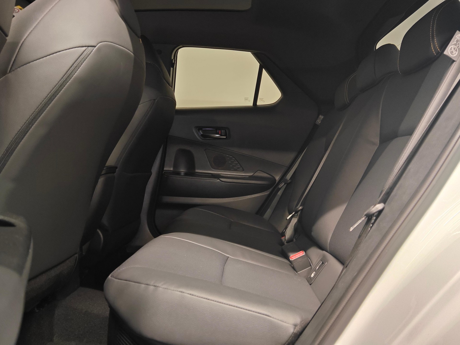 TOYOTA C-HR 2.0 HEV Style Premiere 4x4 - Tasso leasing 1.99%!-image-8