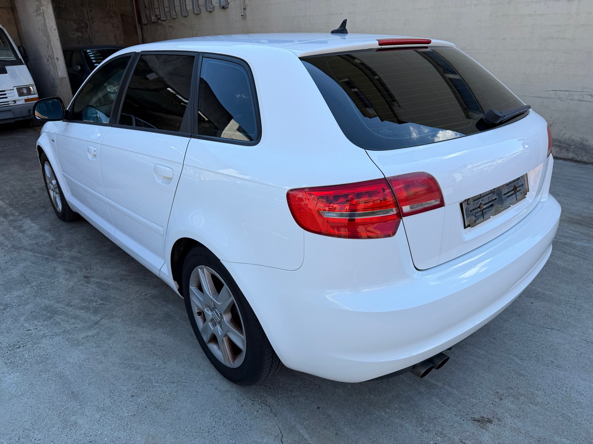 AUDI A3 Sportback 2.0 TDI Ambiente-image-7