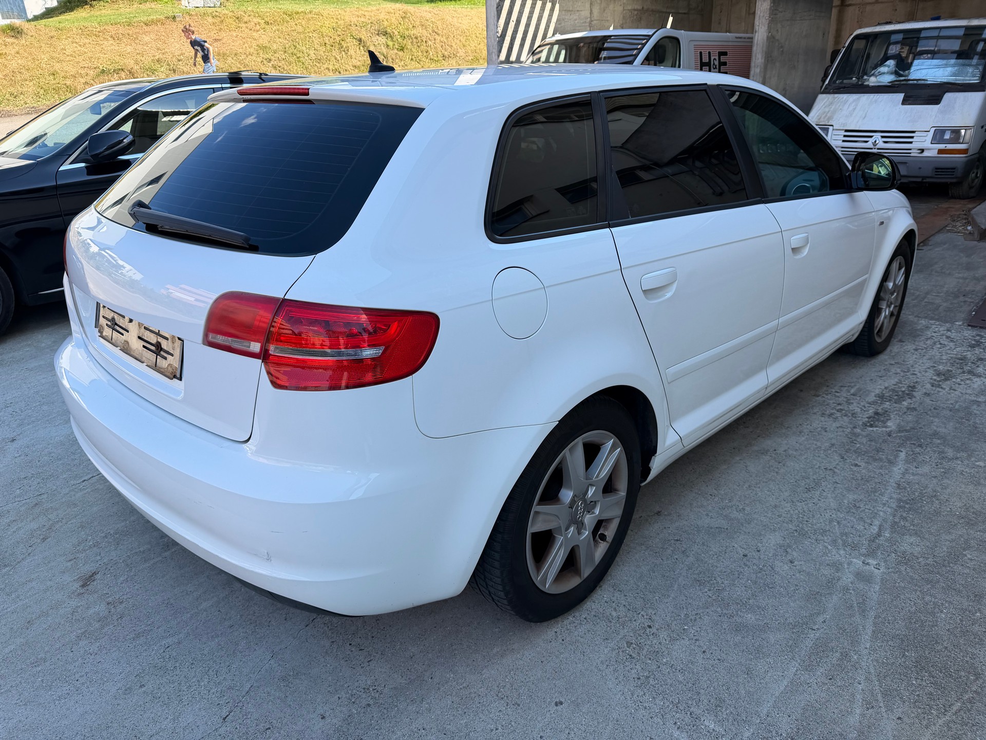 AUDI A3 Sportback 2.0 TDI Ambiente-image-5
