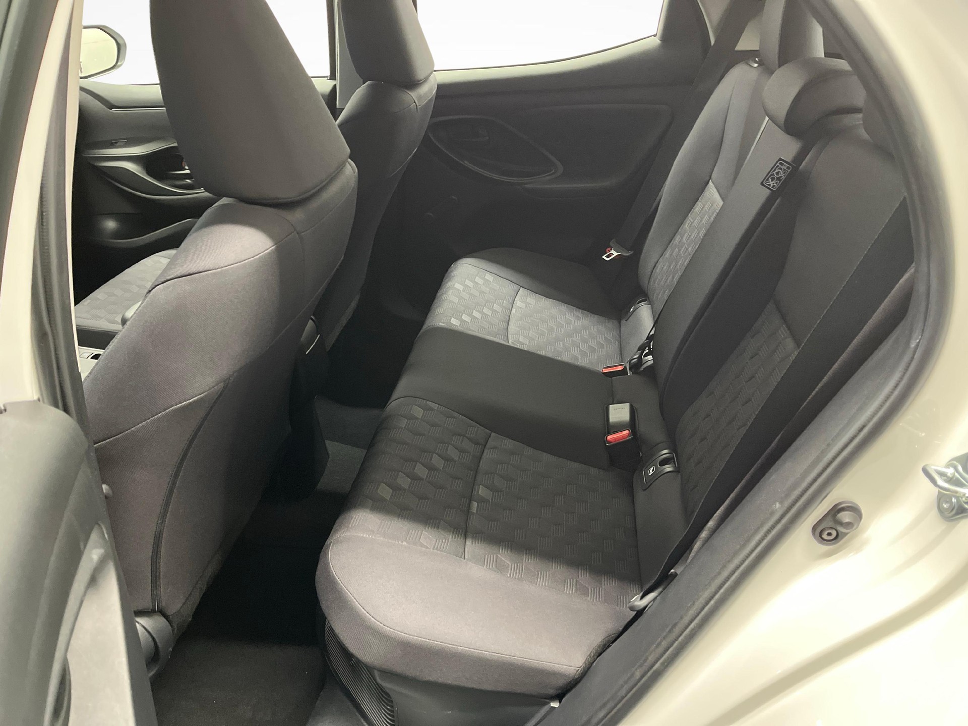 TOYOTA Yaris 1.5 VVT-i HSD Comfort-image-13