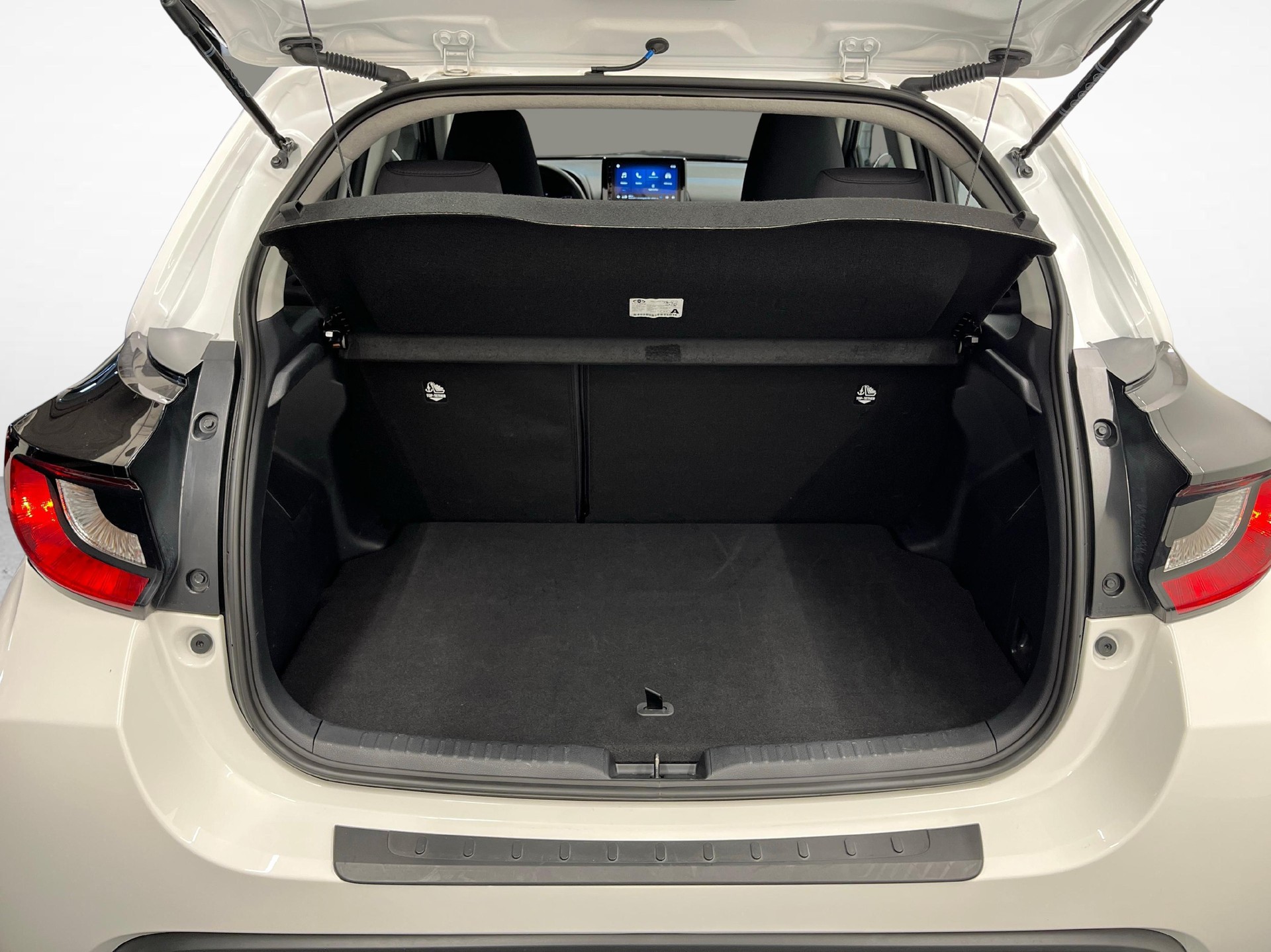 TOYOTA Yaris 1.5 VVT-i HSD Comfort-image-14