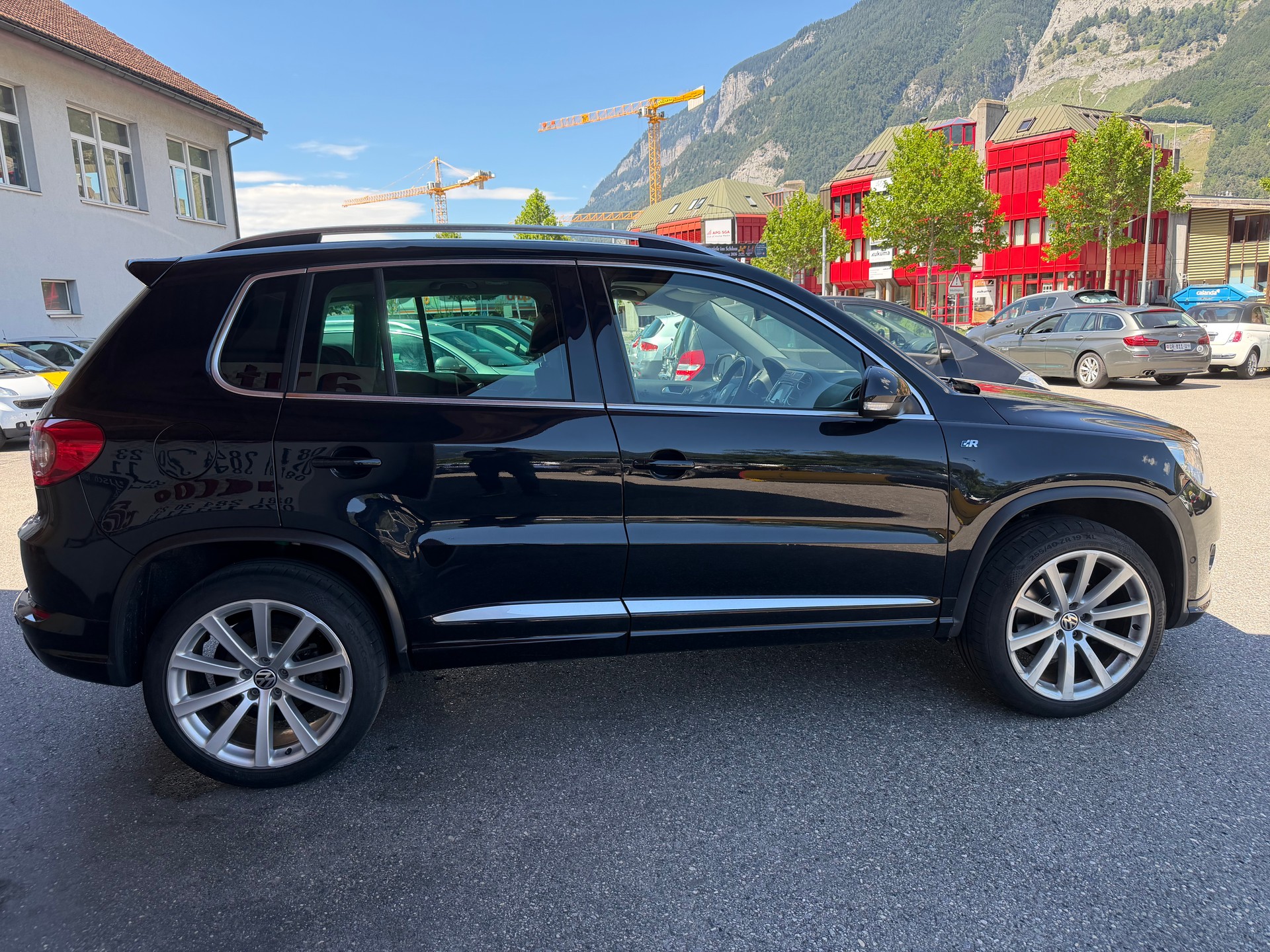 VW Tiguan 2.0 TSI Trend&Fun Tiptronic-image-3