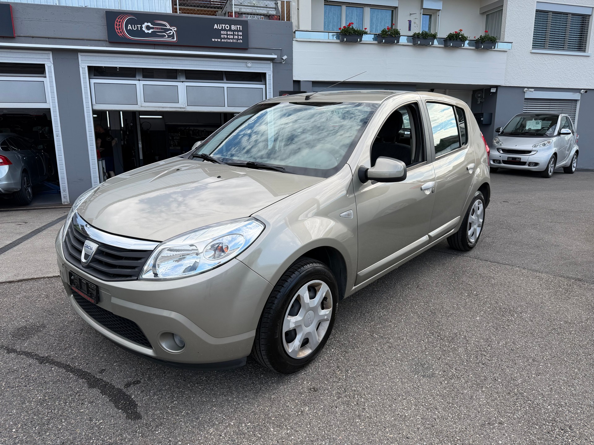 DACIA Sandero 1.6 Lauréate-image-0
