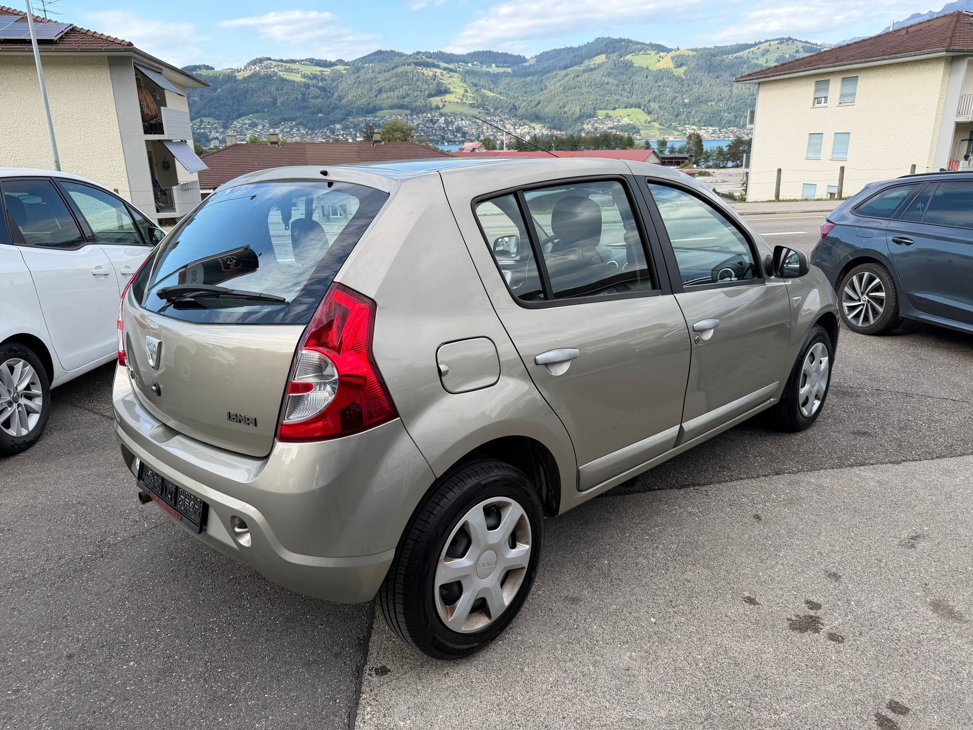 DACIA Sandero 1.6 Lauréate-image-2