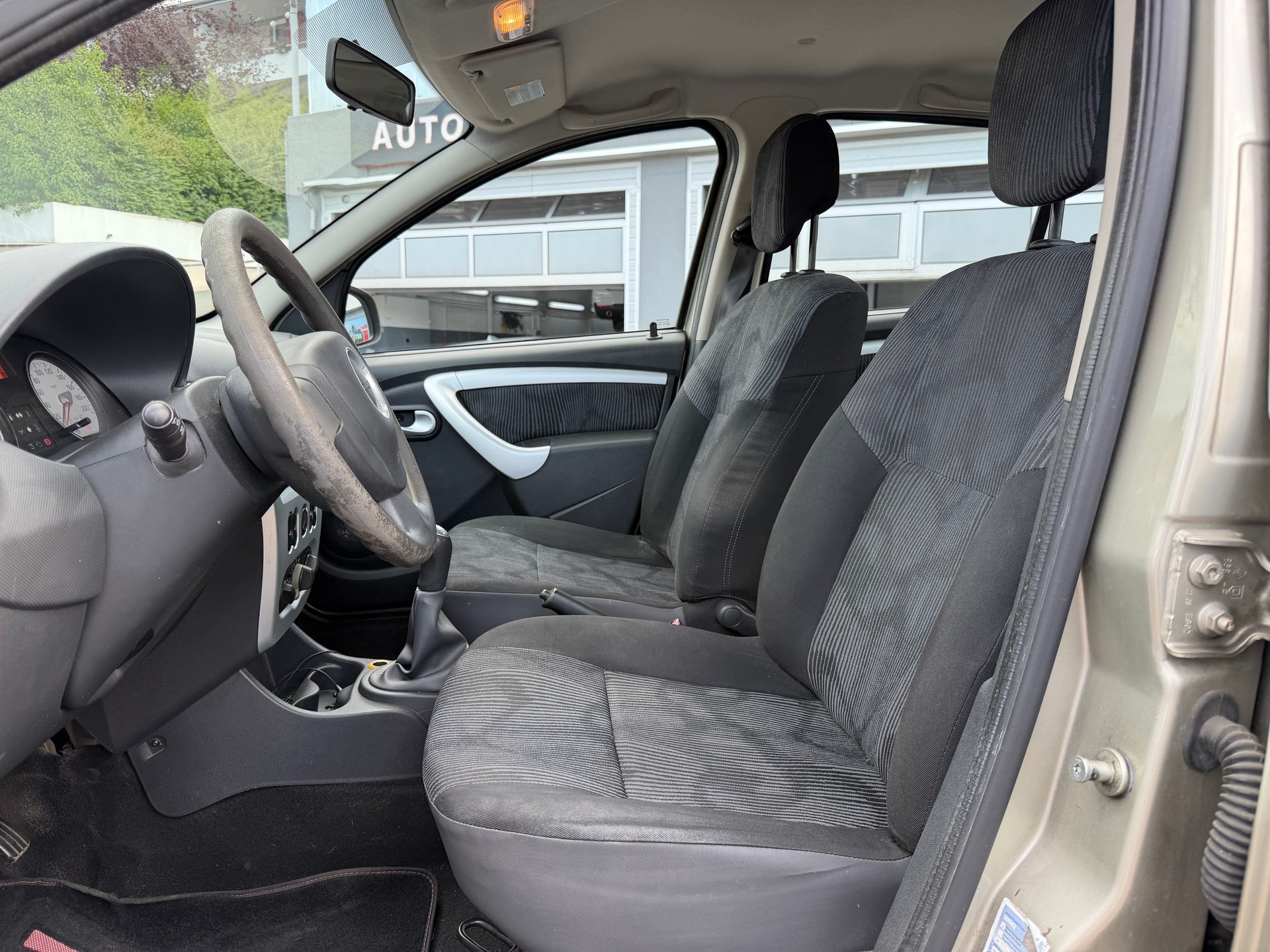 DACIA Sandero 1.6 Lauréate-image-6