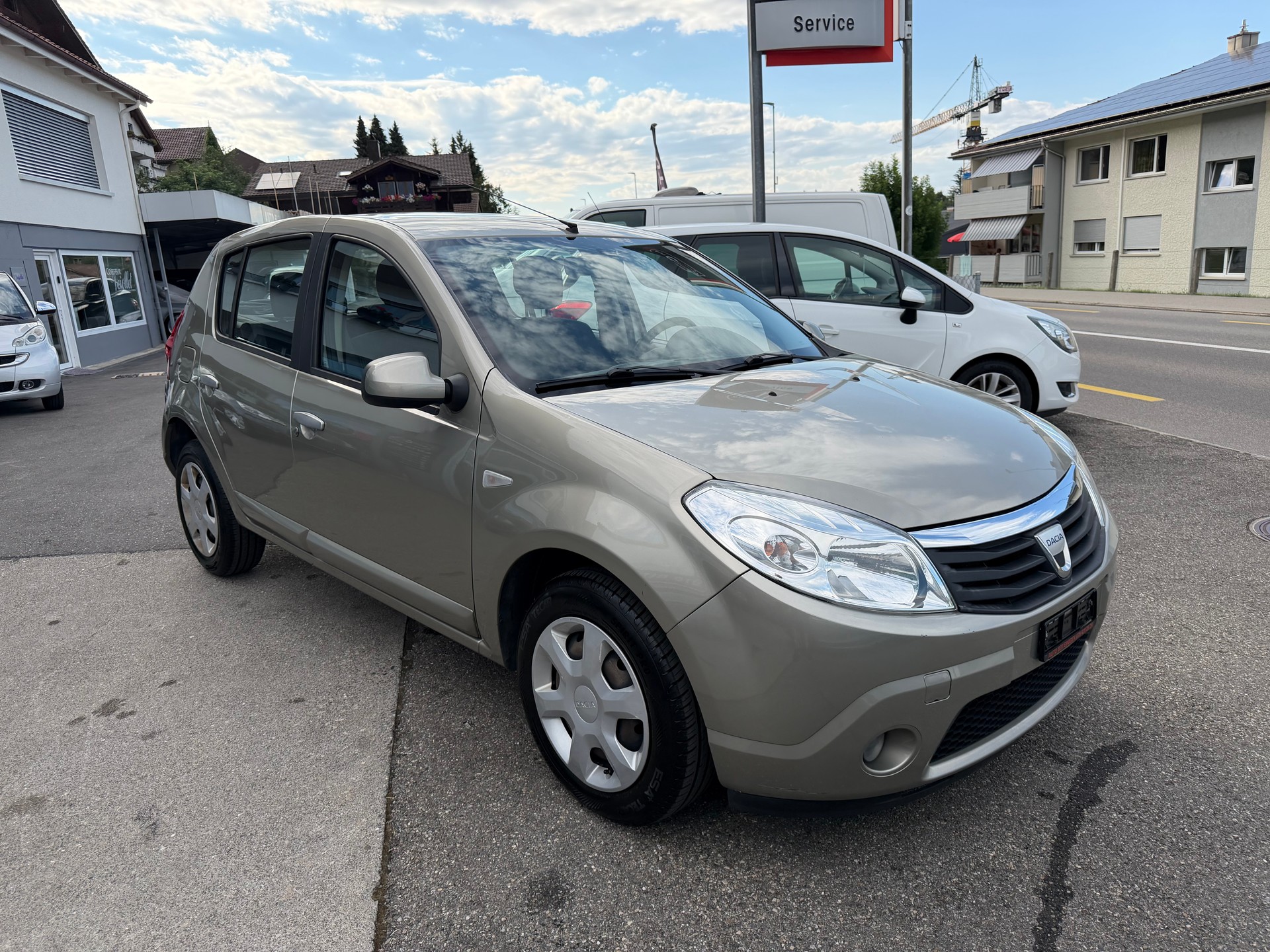 DACIA Sandero 1.6 Lauréate-image-1