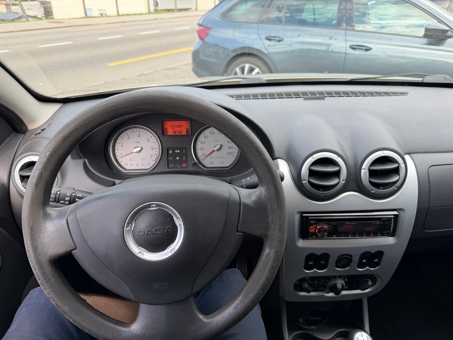 DACIA Sandero 1.6 Lauréate-image-5