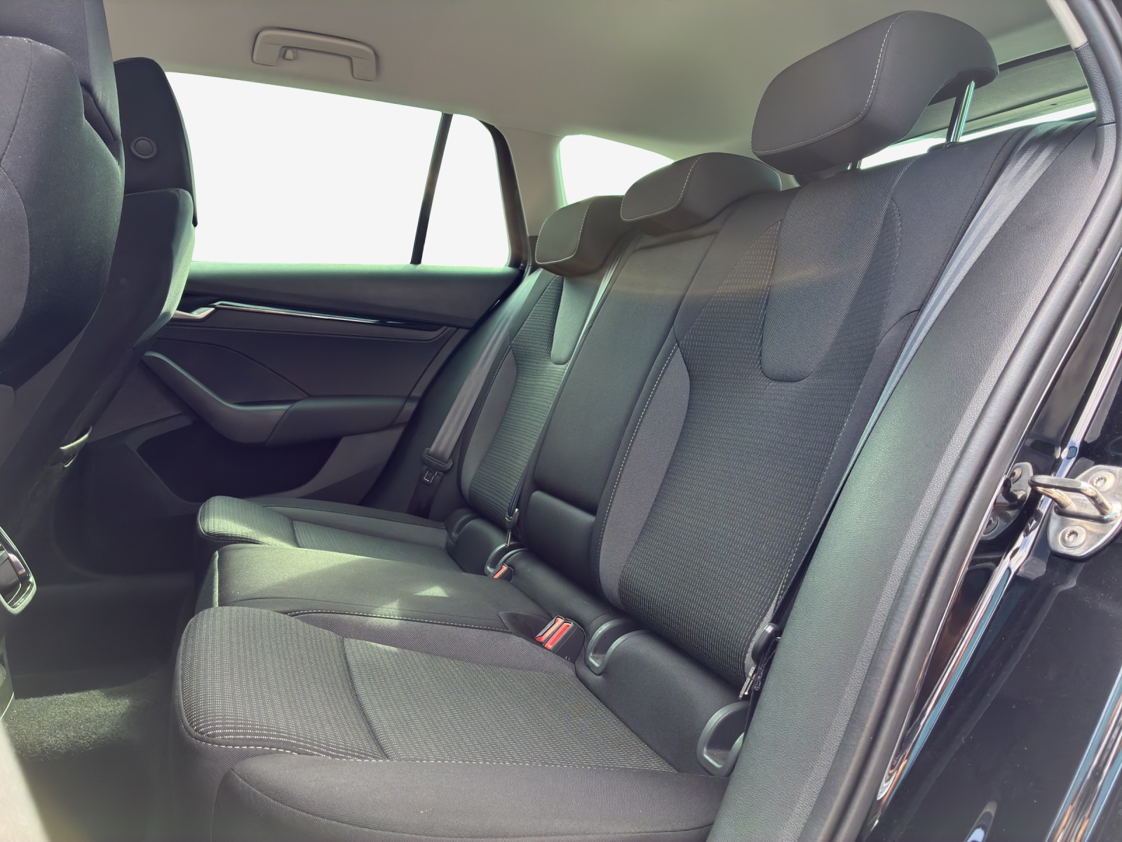 SKODA Octavia Combi 1.5 TSI mHEV DSG Dynamic-image-10