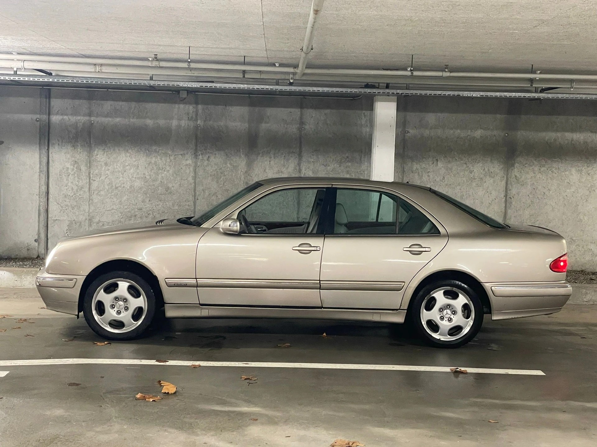 MERCEDES-BENZ E 320 Elégance 4-Matic Automatic-image-1