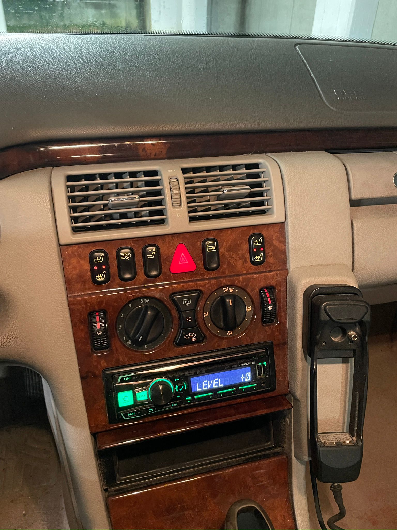 MERCEDES-BENZ E 320 Elégance 4-Matic Automatic-image-3