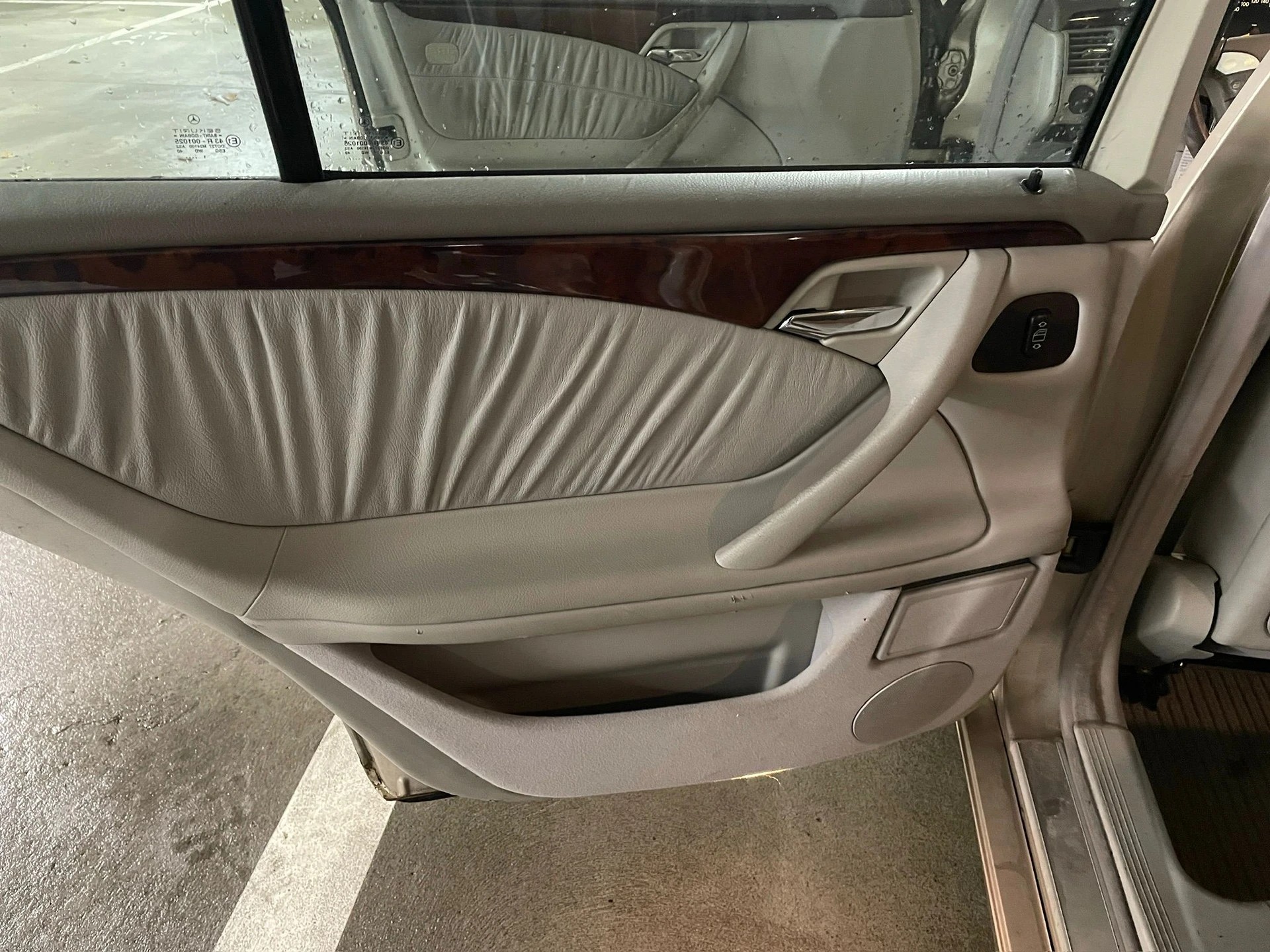MERCEDES-BENZ E 320 Elégance 4-Matic Automatic-image-12