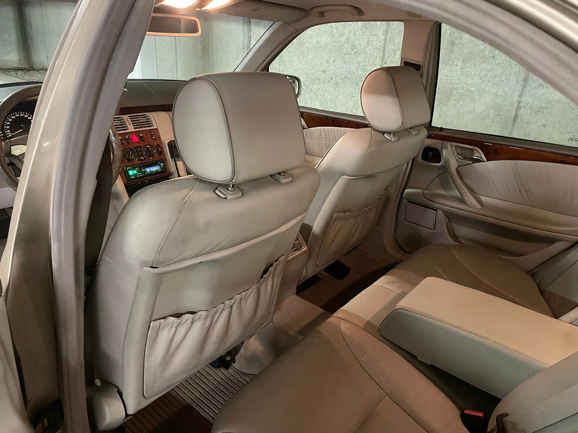 MERCEDES-BENZ E 320 Elégance 4-Matic Automatic-image-11