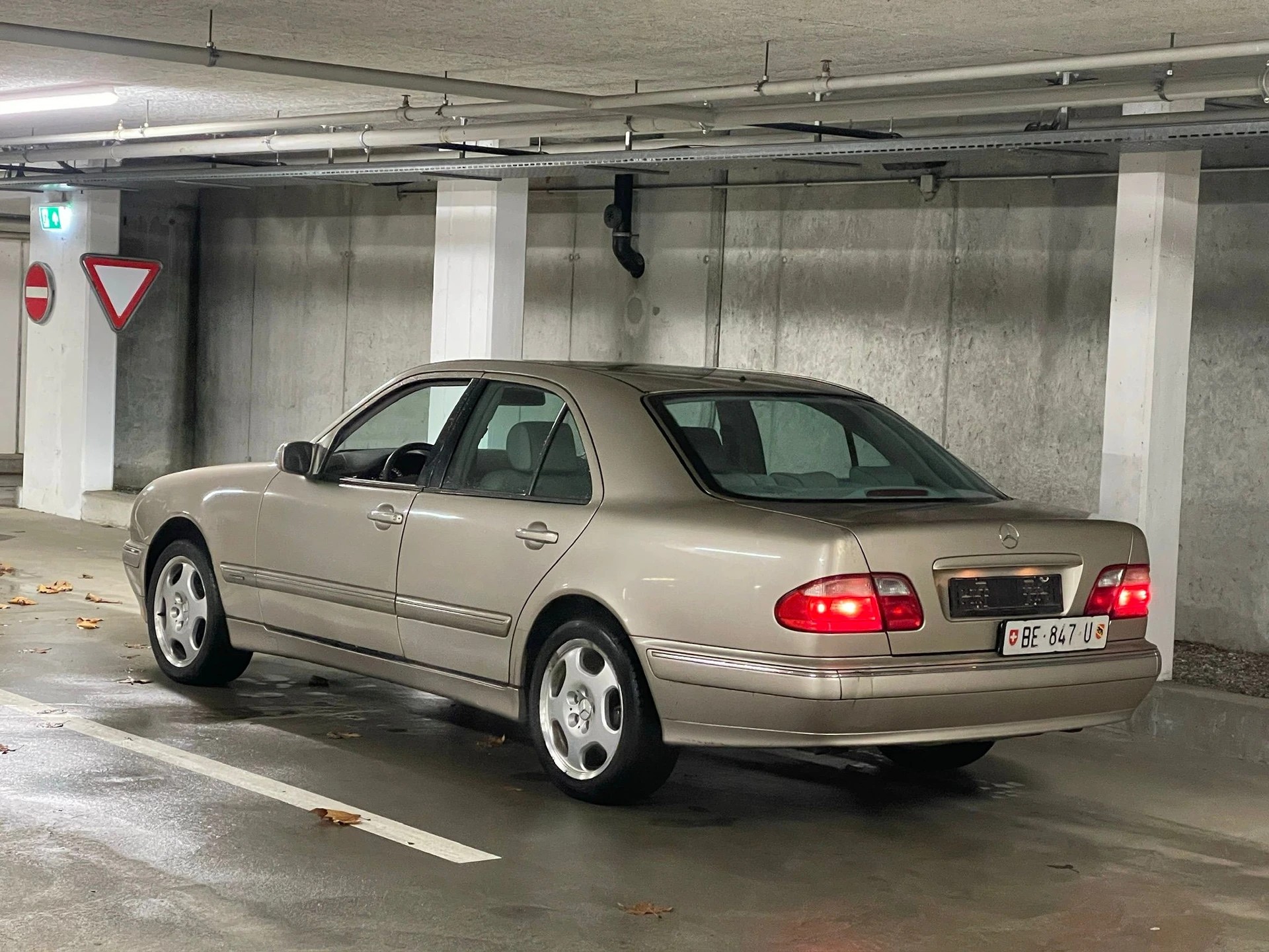 MERCEDES-BENZ E 320 Elégance 4-Matic Automatic-image-14