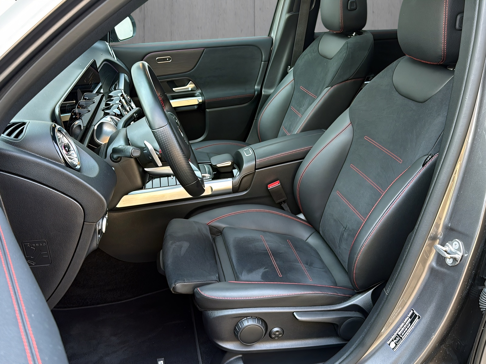 MERCEDES-BENZ GLB 250 4Matic AMG Line 8G-Tronic*CH Auslieferung,Panorama Dach,MB Werksgarantie-Gratisservice*-image-10