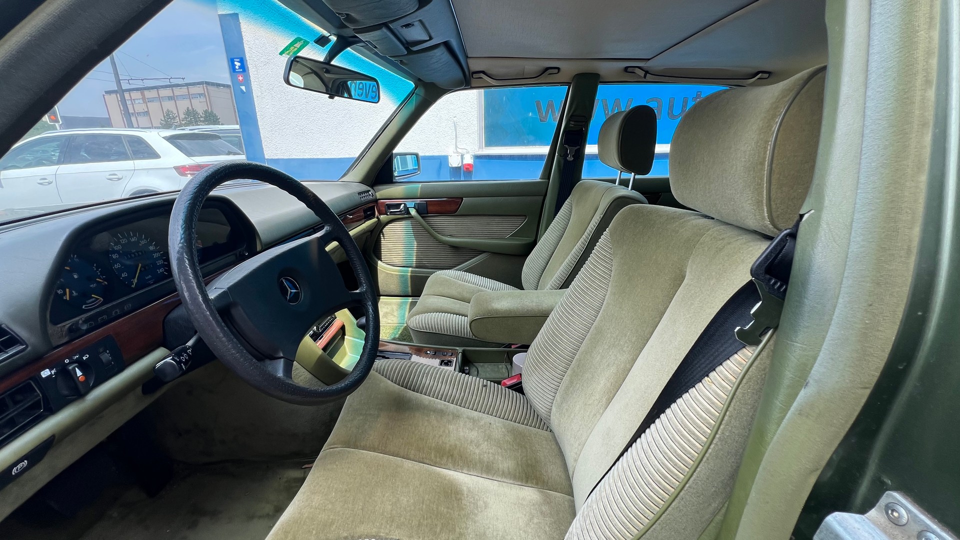 MERCEDES-BENZ 280 SE-image-6