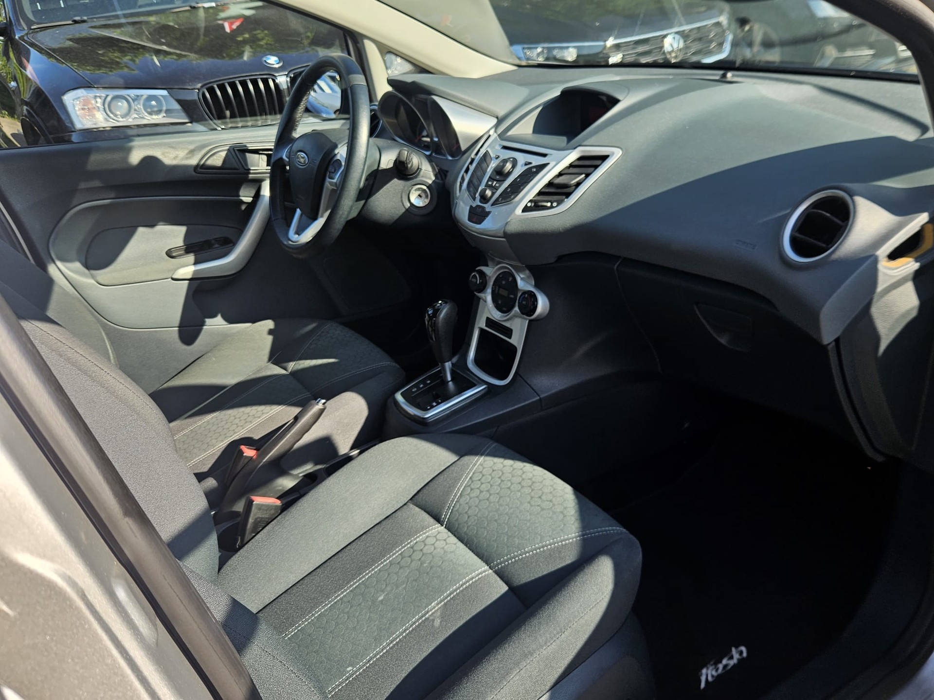 FORD Fiesta 1.4 16V Titanium Automatic-image-13