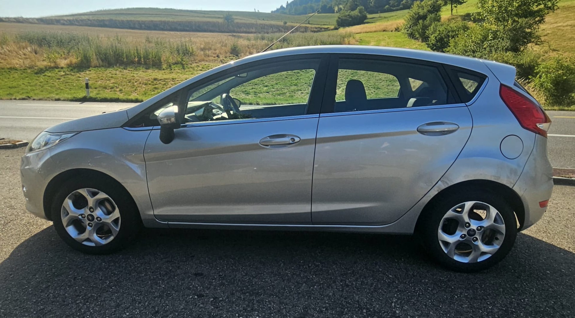 FORD Fiesta 1.4 16V Titanium Automatic-image-2